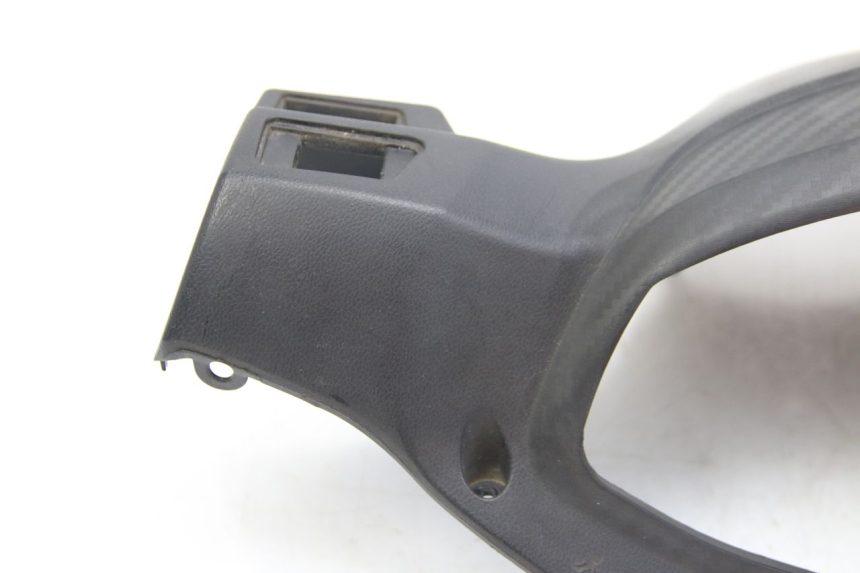 photo de OSŁONA KIEROWNICY TYLNA RED ELECTRIC RED E PRO 1 (2017 - 2019) - Zbliżenie techniczne