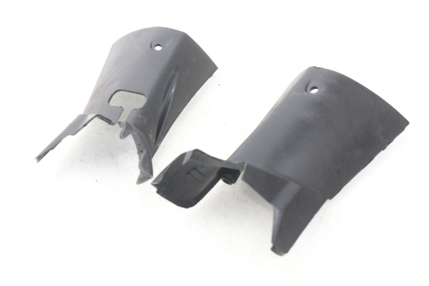 photo de OSŁONA KIEROWNICY TYLNA DAELIM S2 FI 125 (2008 - 2017) - Szczegół części