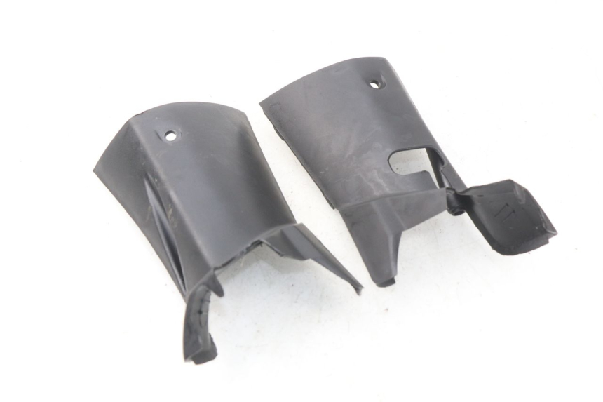 photo de OSŁONA KIEROWNICY TYLNA DAELIM S2 FI 125 (2008 - 2017) - Zoom stanu zużycia