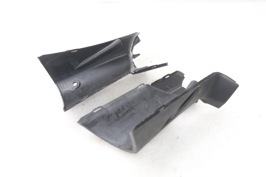 photo de OSŁONA KIEROWNICY TYLNA DAELIM S2 FI 125 (2008 - 2017) - Inny kąt widzenia