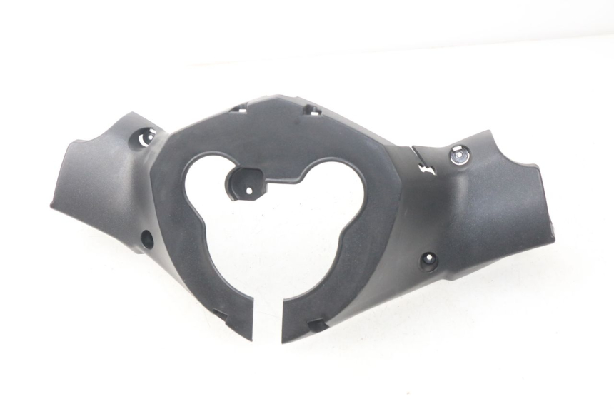 photo de OSŁONA TYLNEJ KIEROWNICY PEUGEOT SATELIS 125 (2006 - 2009) - Inny kąt widzenia