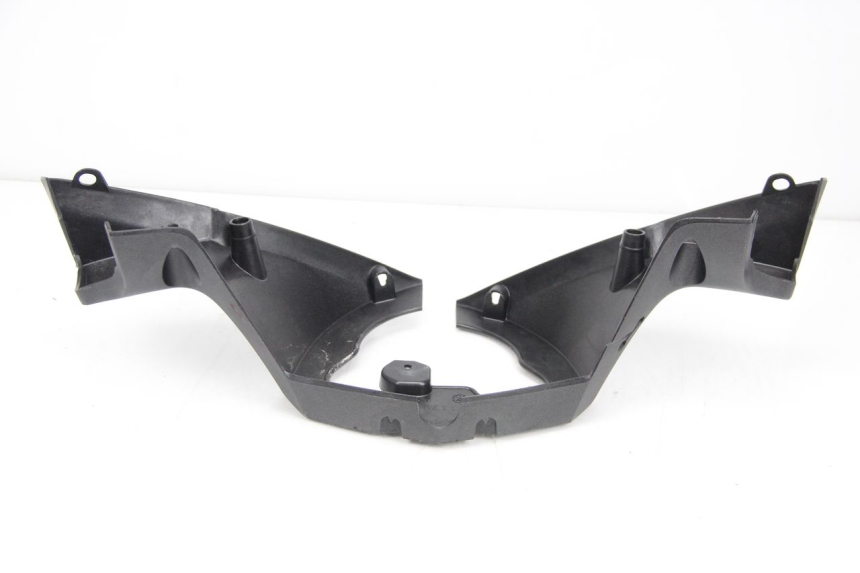 photo de OSŁONA TYLNEJ KIEROWNICY PEUGEOT SATELIS 125 (2013 - 2018) - Szczegół części