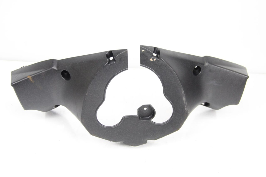 photo de OSŁONA TYLNEJ KIEROWNICY PEUGEOT SATELIS 125 (2013 - 2018) - Zoom stanu zużycia