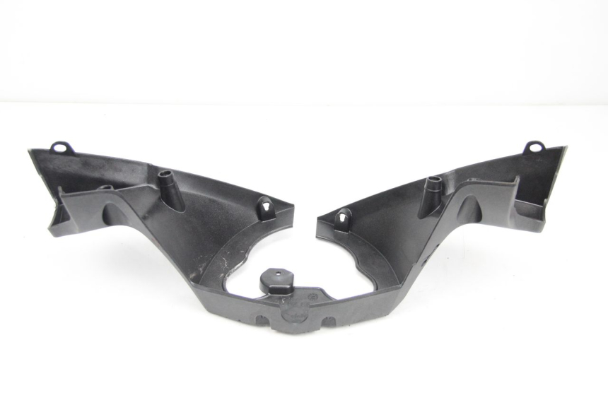 photo de OSŁONA TYLNEJ KIEROWNICY PEUGEOT SATELIS 125 (2013 - 2018) - Inny kąt widzenia