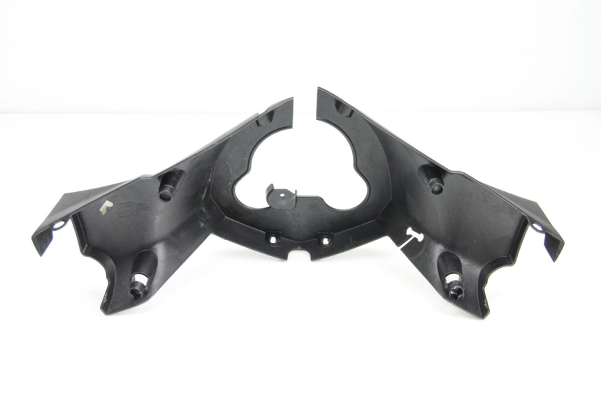 photo de OSŁONA TYLNEJ KIEROWNICY PEUGEOT SATELIS 125 (2013 - 2018) - Zbliżenie techniczne