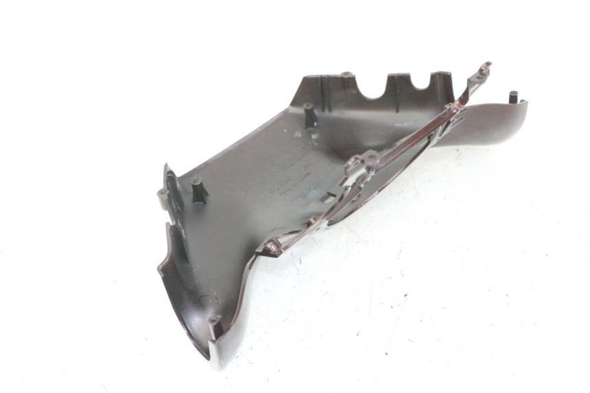 photo de OSŁONA KIEROWNICY TYLNA APRILIA SCARABEO GT TOURING 125 (1999 - 2005) - Zoom stanu zużycia