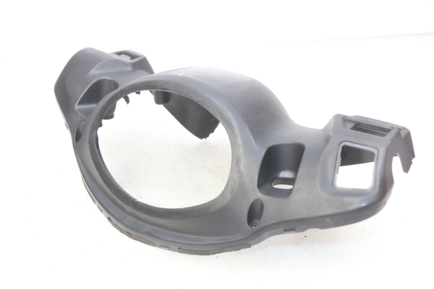 photo de OSŁONA KIEROWNICY TYLNA SUZUKI SIXTEEN 125 (2008 - 2010) - Szczegół części