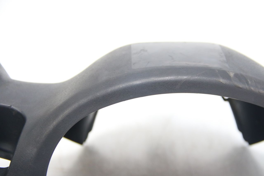 photo de OSŁONA KIEROWNICY TYLNA SUZUKI SIXTEEN 125 (2008 - 2010) - Zbliżenie komponentów