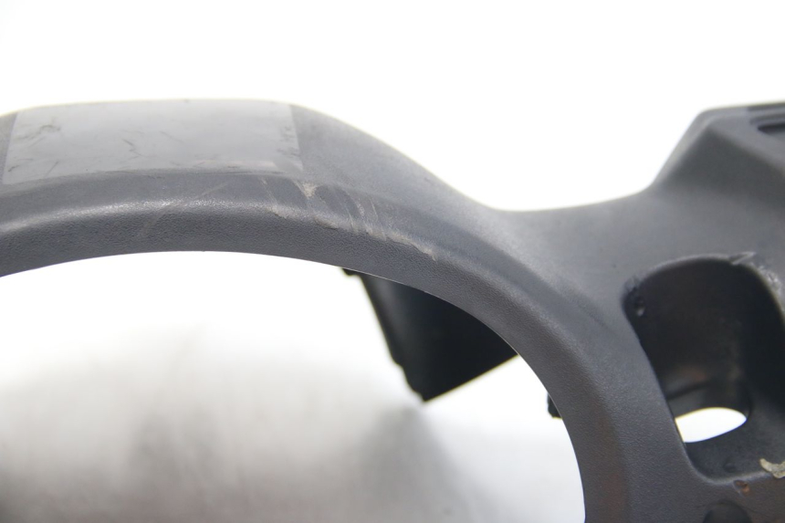 photo de OSŁONA KIEROWNICY TYLNA SUZUKI SIXTEEN 125 (2008 - 2010) - Widok z bliska