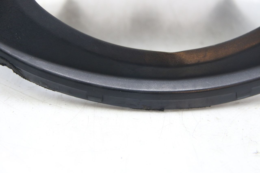 photo de OSŁONA KIEROWNICY TYLNA SUZUKI SIXTEEN 125 (2008 - 2010) - Struktura - zbliżenie