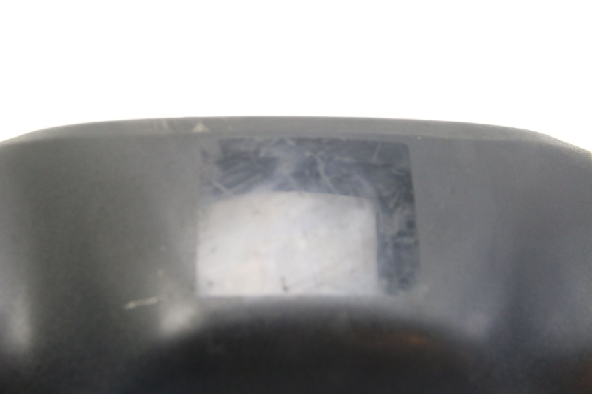 photo de OSŁONA KIEROWNICY TYLNA SUZUKI SIXTEEN 125 (2008 - 2010) - Widok profilu