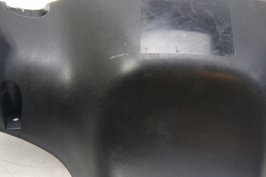 photo de OSŁONA KIEROWNICY TYLNA SUZUKI SIXTEEN 125 (2008 - 2010) - Zoom stanu zużycia