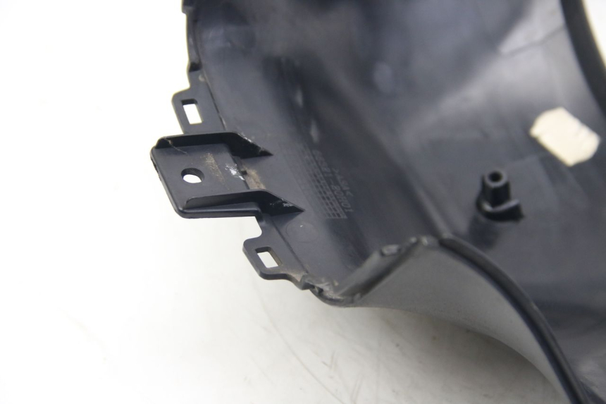 photo de OSŁONA KIEROWNICY TYLNA SUZUKI SIXTEEN 125 (2008 - 2010) - Stan powierzchni