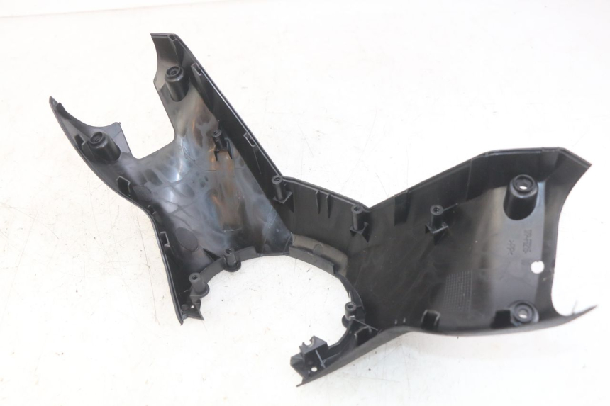 photo de OSŁONA KIEROWNICY TYLNA MBK SKYCRUISER 125 (2010 - 2013) - Zoom stanu zużycia