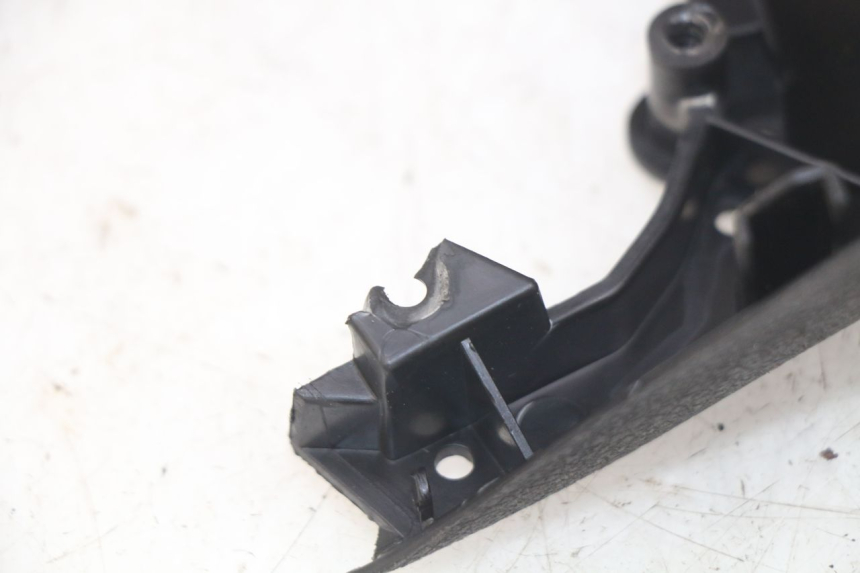 photo de OSŁONA KIEROWNICY TYLNA MBK SKYCRUISER 125 (2010 - 2013) - Inny kąt widzenia