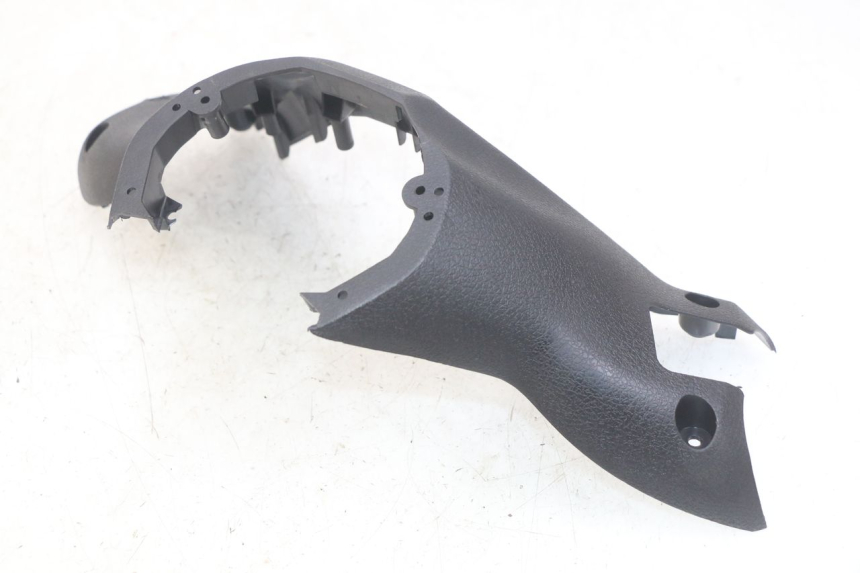 photo de OSŁONA KIEROWNICY TYLNA MBK SKYCRUISER 125 (2010 - 2013) - Zbliżenie techniczne