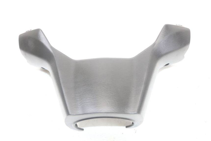 photo de OSŁONA TYLNEJ KIEROWNICY SUZUKI BURGMAN 125 (2018 - 2021) - Szczegół części