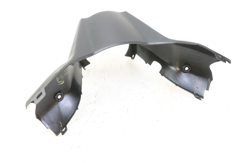 photo de OSŁONA TYLNEJ KIEROWNICY SUZUKI BURGMAN 125 (2018 - 2021) - Zbliżenie techniczne