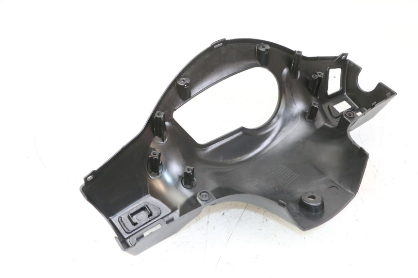 photo de OSŁONA KIEROWNICY TYLNA SYM ORBIT 2 4T 50 (2018 - 2022) - Zbliżenie techniczne