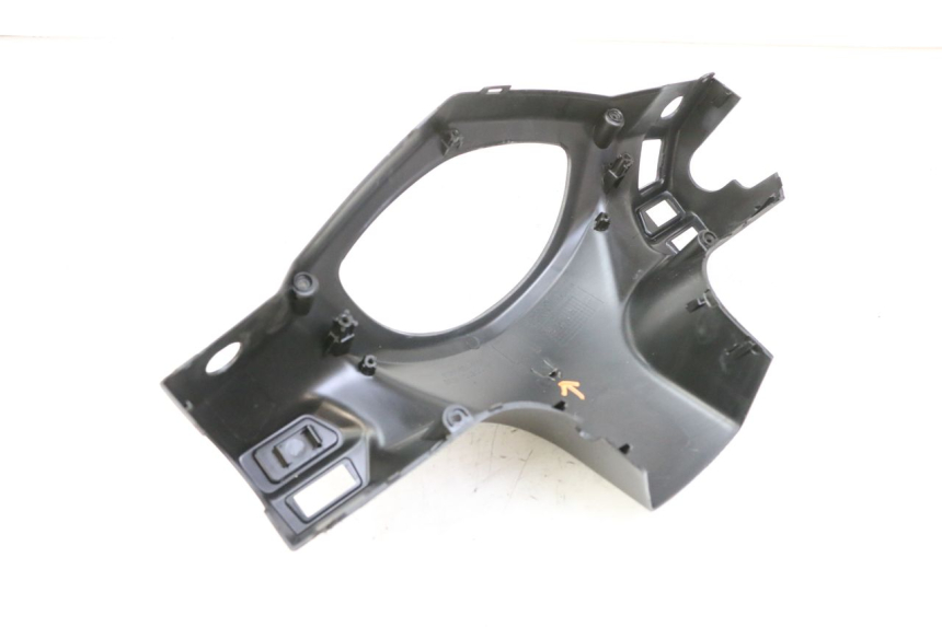 photo de OSŁONA TYLNEJ KIEROWNICY SYM ORBIT III 3 4T 50 (2018 - 2021) - Szczegół części