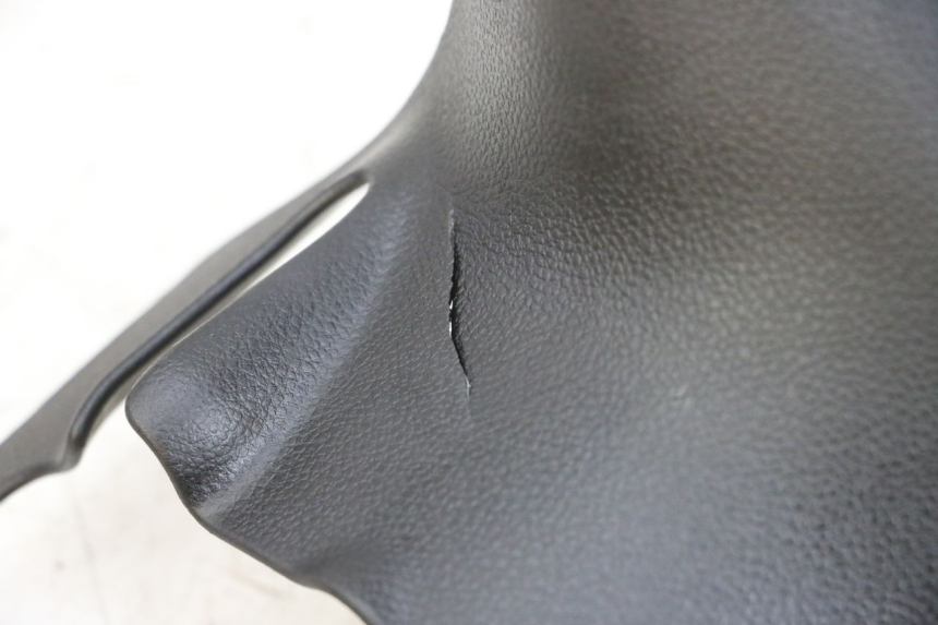 photo de OSŁONA TYLNEJ KIEROWNICY YAMAHA TRICITY 300 (2020 - 2024) - Zbliżenie techniczne