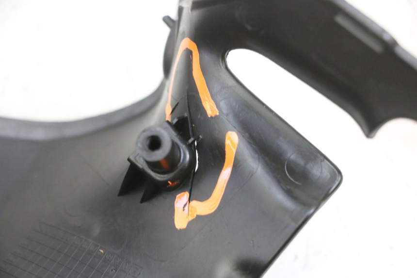 photo de OSŁONA TYLNEJ KIEROWNICY YAMAHA TRICITY 300 (2020 - 2024) - Stan powierzchni