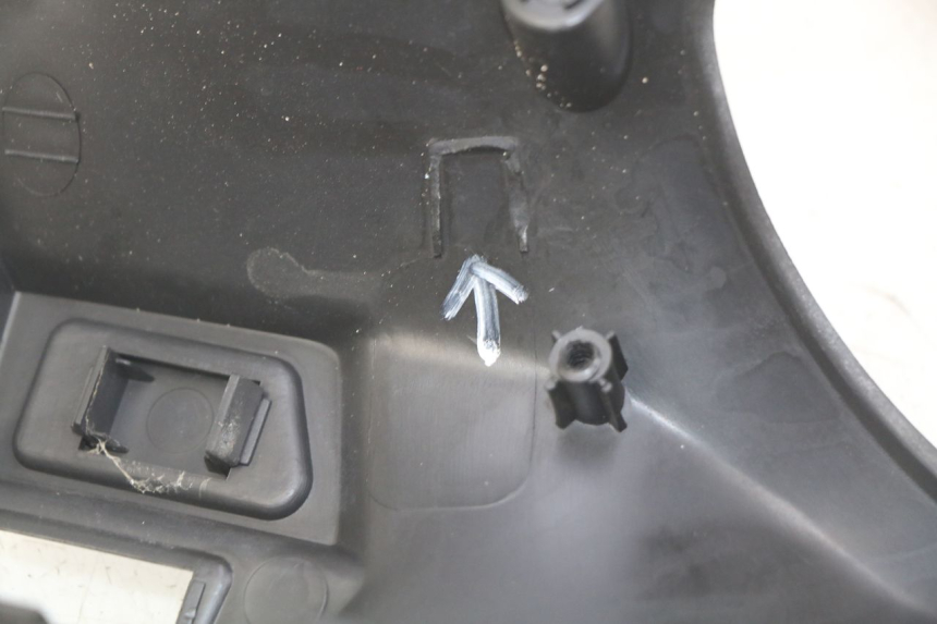 photo de OSŁONA TYLNEJ KIEROWNICY PEUGEOT TWEET 4T 50 (2010 - 2014) - Zoom stanu zużycia