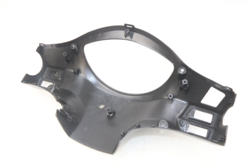 photo de OSŁONA TYLNEJ KIEROWNICY PEUGEOT TWEET ACTIVE 4T 50 (2018 - 2022) - Zoom stanu zużycia