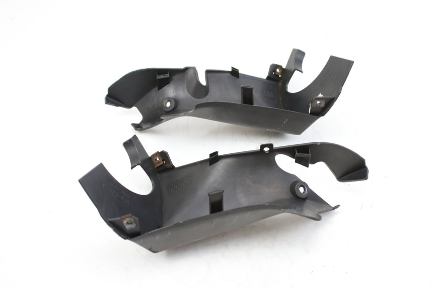 photo de OSŁONA TYLNEJ KIEROWNICY SUZUKI UH BURGMAN 125 (2002 - 2006) - Punkty mocowania