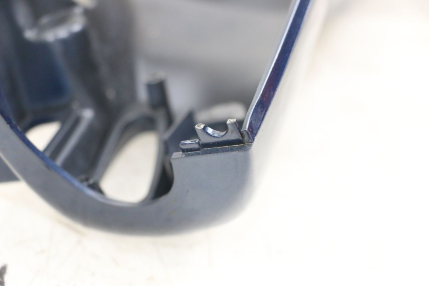 photo de OSŁONA TYLNEJ KIEROWNICY PIAGGIO VESPA LX 125 (2005 - 2010) - Zoom stanu zużycia