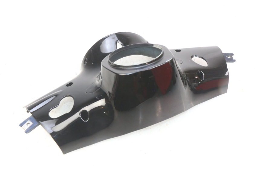 photo de OSŁONA KIEROWNICY TYLNA PIAGGIO VESPA PRIMAVERA 2T 50 (2013 - 2018) - Zbliżenie techniczne