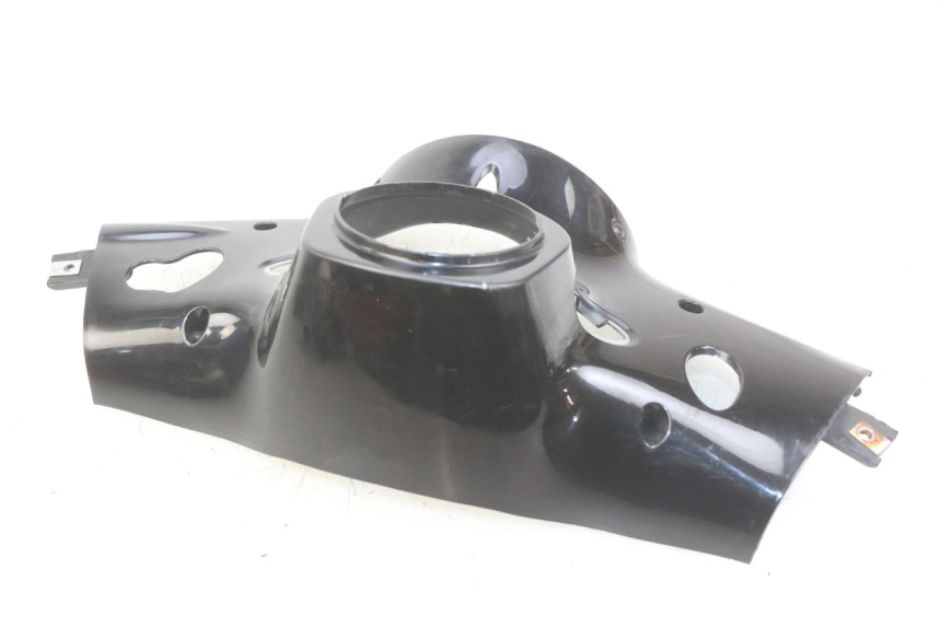 photo de OSŁONA KIEROWNICY TYLNA PIAGGIO VESPA PRIMAVERA 2T 50 (2013 - 2018) - Szczegół części