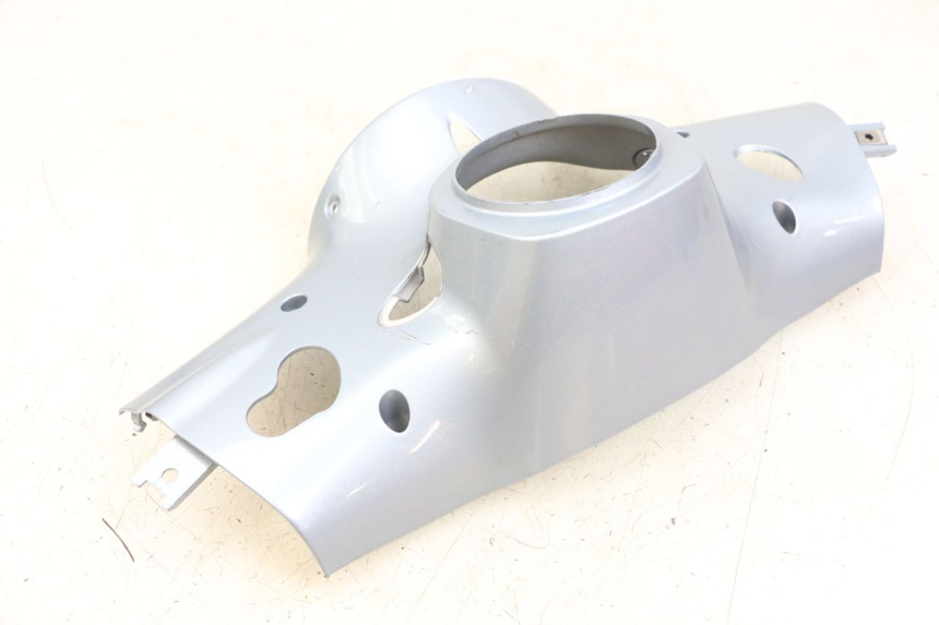 photo de OSŁONA TYLNEJ KIEROWNICY PIAGGIO VESPA PRIMAVERA 4T 50 (2021 - 2024) - Szczegół części