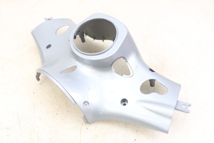 photo de OSŁONA TYLNEJ KIEROWNICY PIAGGIO VESPA PRIMAVERA 4T 50 (2021 - 2024) - Zoom stanu zużycia