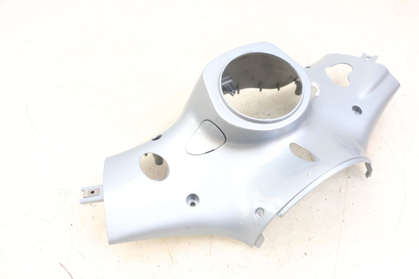 photo de OSŁONA TYLNEJ KIEROWNICY PIAGGIO VESPA PRIMAVERA 4T 50 (2021 - 2024) - Zbliżenie techniczne