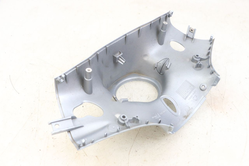 photo de OSŁONA TYLNEJ KIEROWNICY PIAGGIO VESPA PRIMAVERA 4T 50 (2021 - 2024) - Punkty mocowania