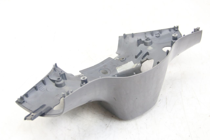 photo de OSŁONA KIEROWNICY TYLNA PIAGGIO VESPA SPRINT 2T 50 (2014 - 2018) - Zoom stanu zużycia