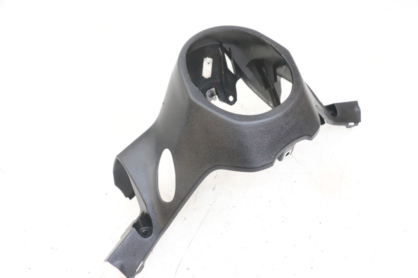 photo de OSŁONA KIEROWNICY TYLNA YAMAHA XMAX X-MAX ABS 125 (2017 - 2020) - Zbliżenie techniczne