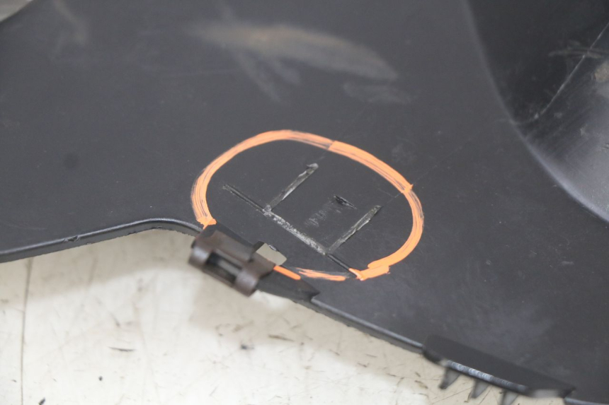 photo de OSŁONA TYLNEJ KIEROWNICY YAMAHA X-MAX XMAX 250 (2006 - 2009) - Inny kąt widzenia