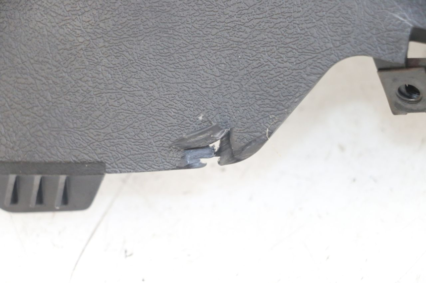 photo de OSŁONA TYLNEJ KIEROWNICY YAMAHA XMAX X-MAX 125 (2006 - 2009) - Szczegół części