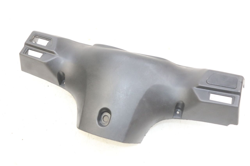 photo de OSŁONA KIEROWNICY TYLNA SYM X-PRO 4T 50 (2014 - 2021) - Zbliżenie techniczne