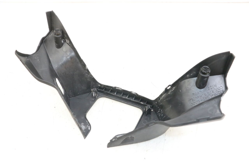 photo de OSŁONA KIEROWNICY TYLNA KYMCO XCITING 250 (2006 - 2009) - Zoom stanu zużycia