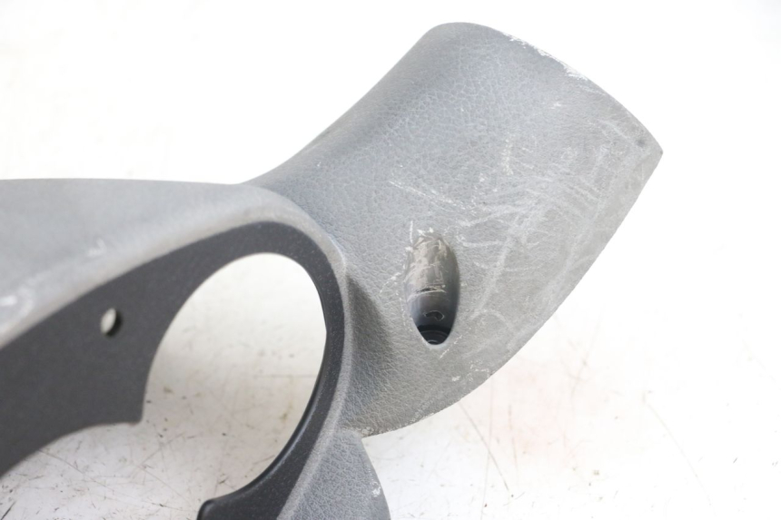 photo de OSŁONA KIEROWNICY TYLNA YAMAHA YP MAJESTY 125 (2002 - 2006) - Inny kąt widzenia