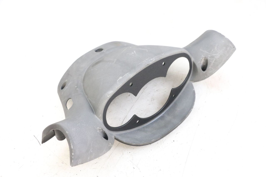 photo de OSŁONA KIEROWNICY TYLNA YAMAHA YP MAJESTY 125 (2002 - 2006) - Zbliżenie techniczne