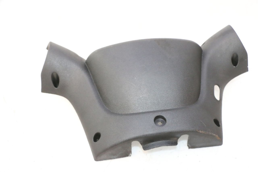 photo de OSŁONA KIEROWNICY TYLNA YAMAHA YP MAJESTY 125 (1998 - 2001) - Szczegół części