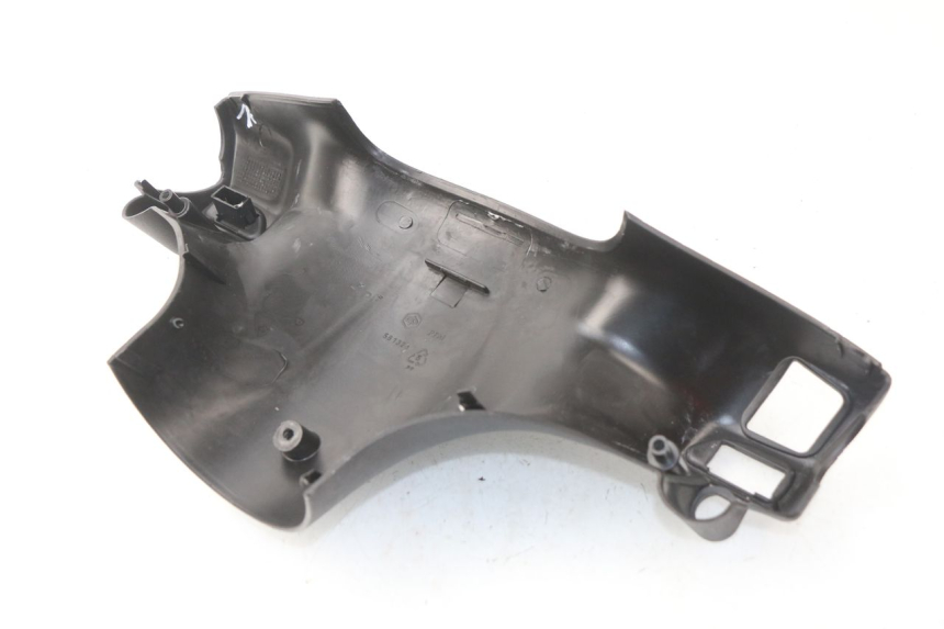 photo de OSŁONA KIEROWNICY TYLNA PIAGGIO ZIP 2T 50 (2009 - 2019) - Szczegół części