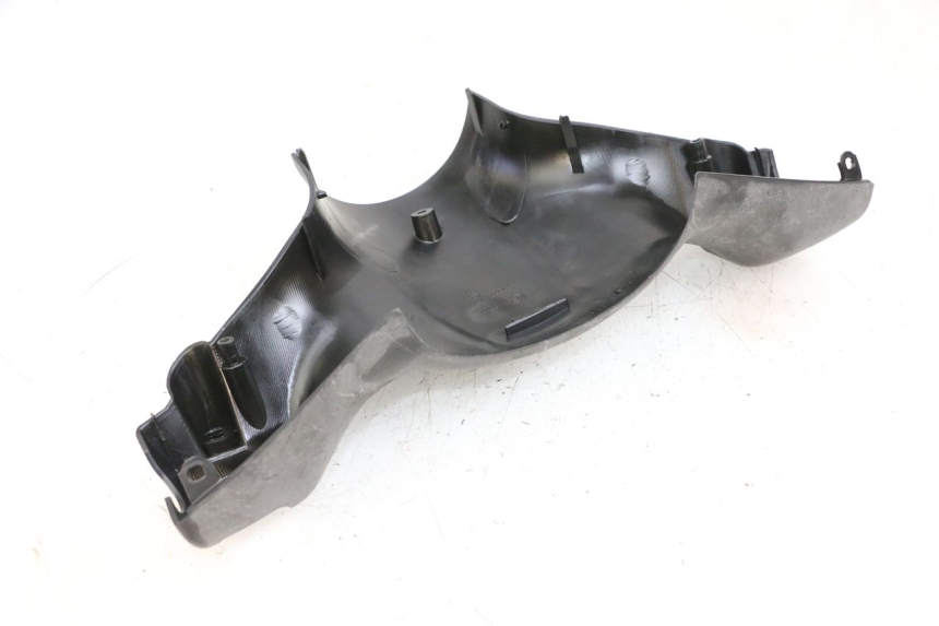 photo de OSŁONA KIEROWNICY TYLNA PIAGGIO ZIP 2T 50 (2009 - 2019) - Szczegół części