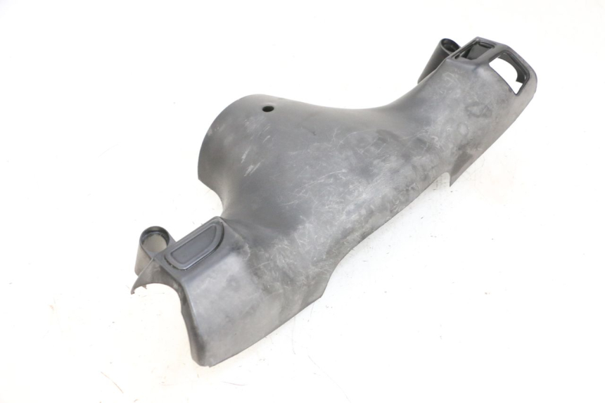 photo de OSŁONA KIEROWNICY TYLNA PIAGGIO ZIP 2T 50 (2009 - 2019) - Zbliżenie techniczne