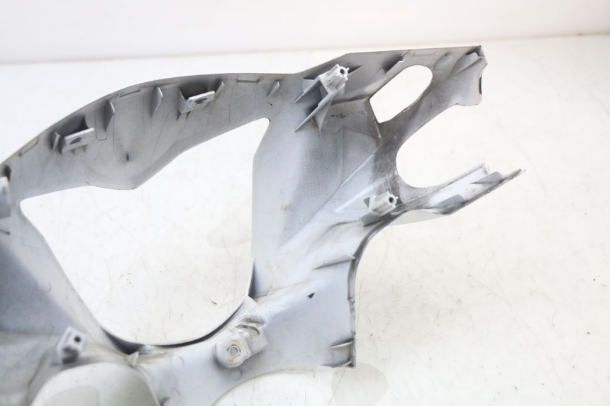 photo de OSŁONA KIEROWNICY PRZEDNIA SUZUKI ADDRESS 110 (2015 - 2020) - Szczegóły charakterystyczne