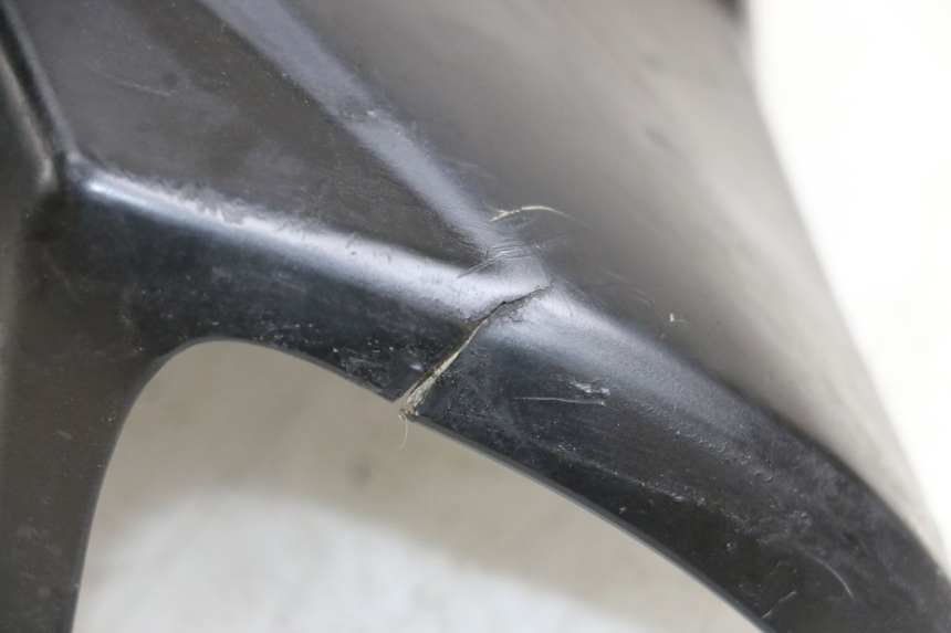 photo de OSŁONA KIEROWNICY PRZEDNIA KYMCO AGILITY PREMIUM 50 (2007 - 2010) - Szczegół części